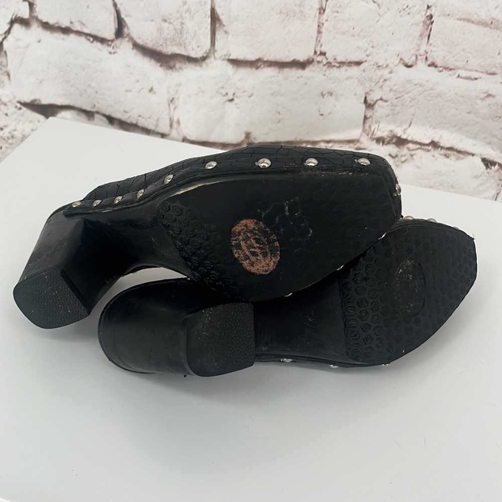 Salpy Handcrafted Leather Clogs, Size 7.5 - Picture 5 of 6